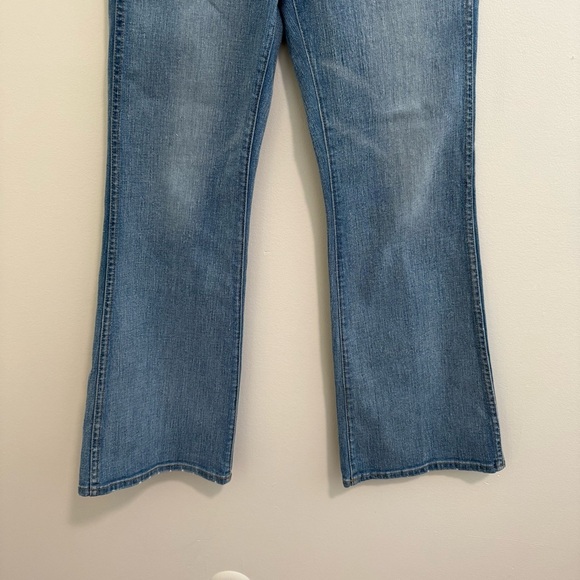 Madewell Retro Flare Jeans in Norwich Wash - Picture 4 of 10